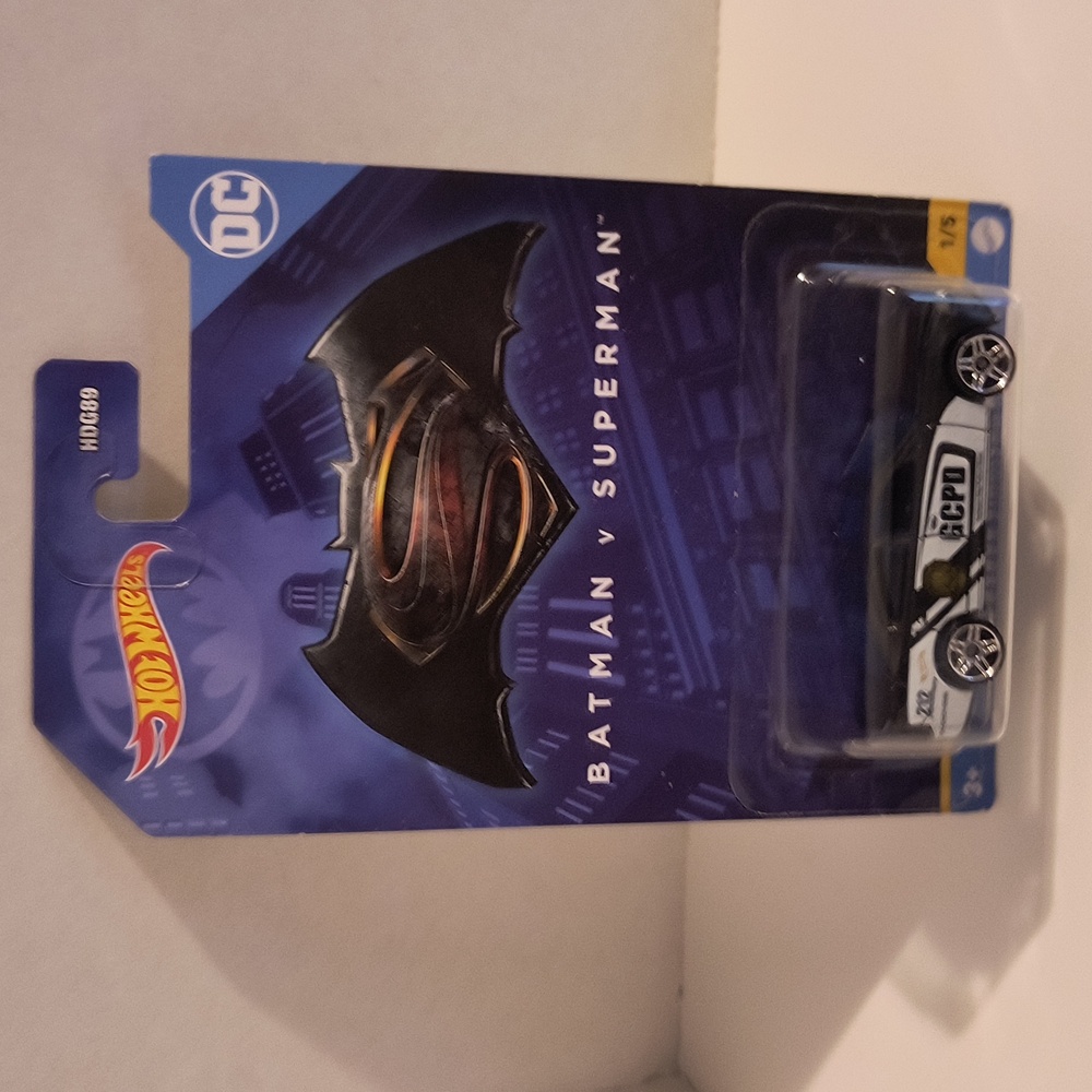 B21   Hot Wheels 11 Dodge Charger RT Batman V superman   with shipping protector